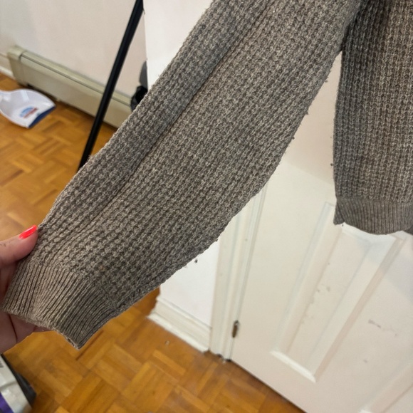 Theory Grey waffle texture sweater * accepting offers  please look at all pics - Picture 5 of 7